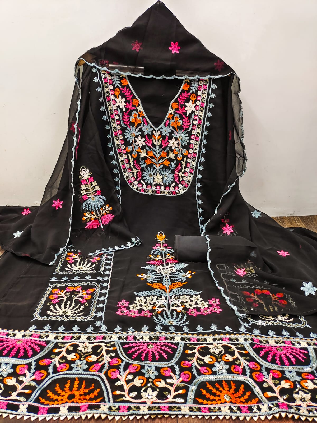 MD Mahaveer Heavy Chain Stitch Work Salwar Kameez Catalog